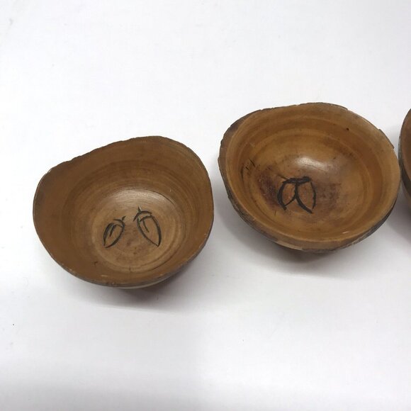 Set of 4 Vintage Miniature Handmade Wood Bowls? Engraved - Picture 2 of 6